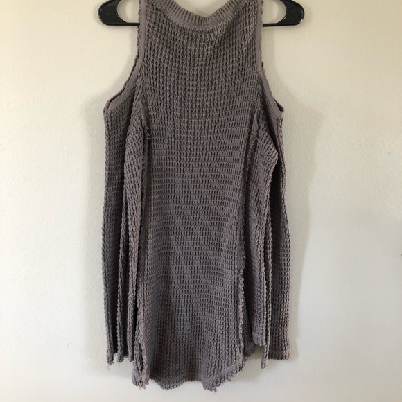 Elan Cold Shoulder Top - Picture 4 of 5